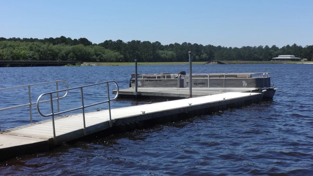 CarPlay and Android Auto Come to Pontoon Boats With Savvy Navvy Charts at the Helm