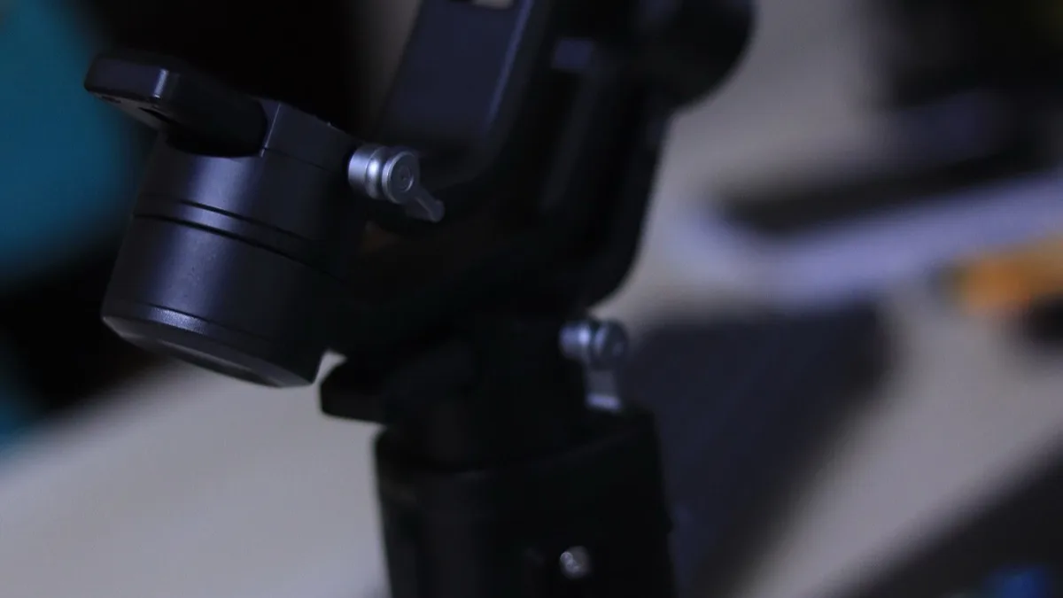 Honor's New Robot Phone Puts a Mechanical Gimbal Inside a $1,500 Camera