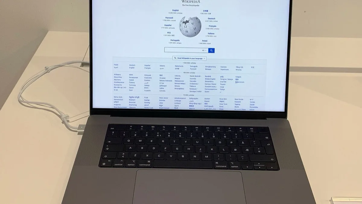 macOS 27 Beta 6 Redesigns the Traffic Light Buttons for the First Time in Years