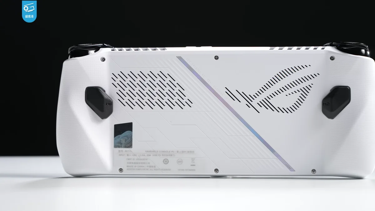Acer's Predator Atlas 7 Handheld Packs an 80Wh Battery Into a 7-Inch Frame