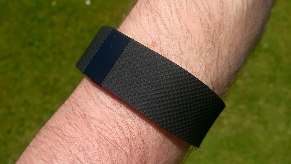 Google Fitbit Edge Costs $179.99 and Ships October 27, With a Screen, GPS and a Replaceable Battery